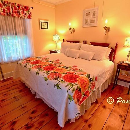 The Red Hook Country Inn, An "Old Rhinebeck" Bed & Breakfast ภายนอก รูปภาพ