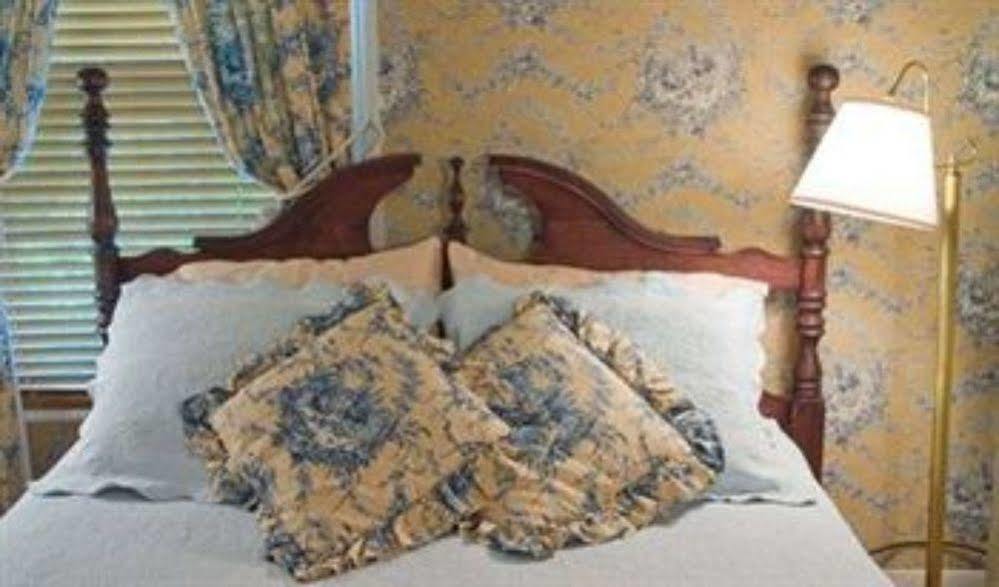 The Red Hook Country Inn, An "Old Rhinebeck" Bed & Breakfast ภายนอก รูปภาพ