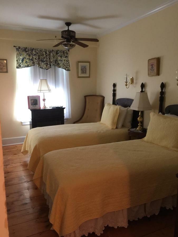 The Red Hook Country Inn, An "Old Rhinebeck" Bed & Breakfast ภายนอก รูปภาพ