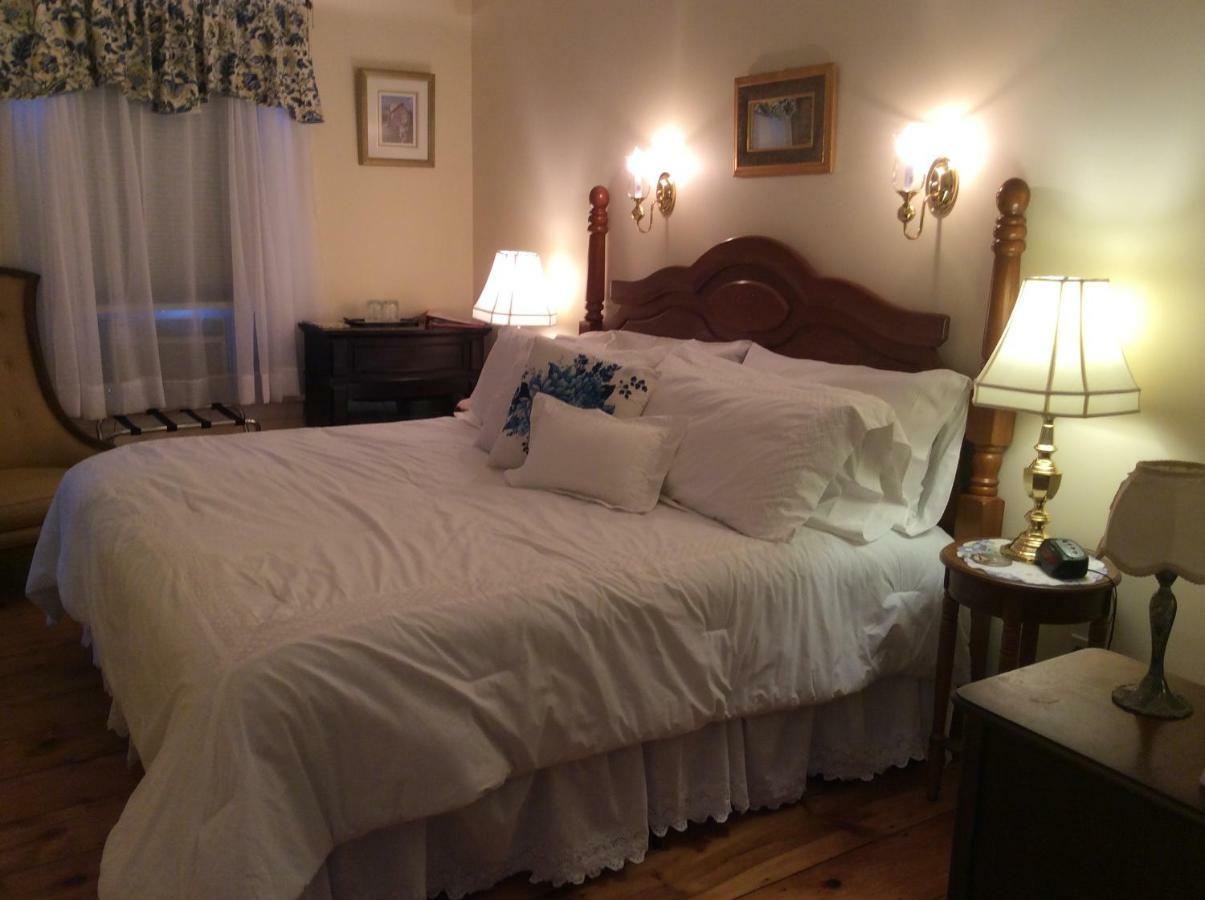 The Red Hook Country Inn, An "Old Rhinebeck" Bed & Breakfast ภายนอก รูปภาพ