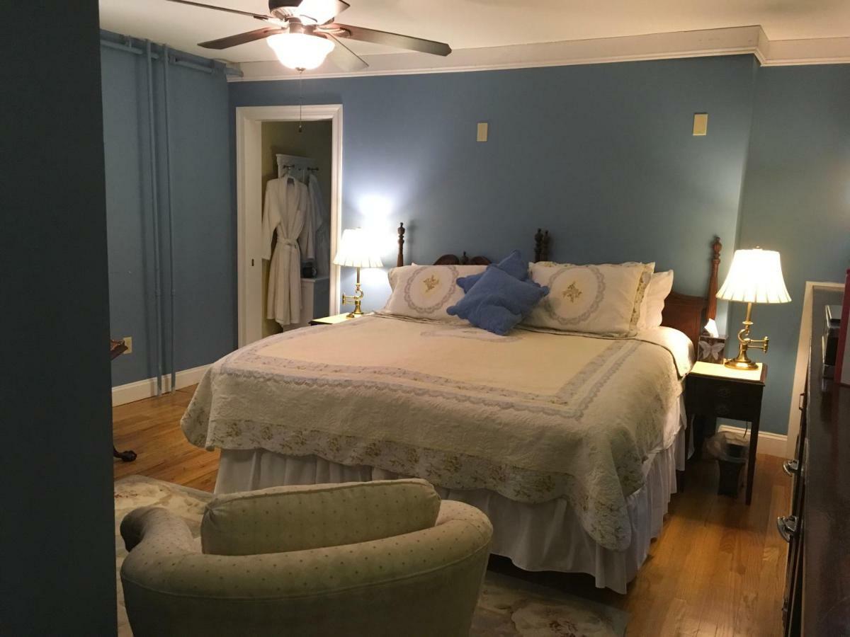The Red Hook Country Inn, An "Old Rhinebeck" Bed & Breakfast ภายนอก รูปภาพ