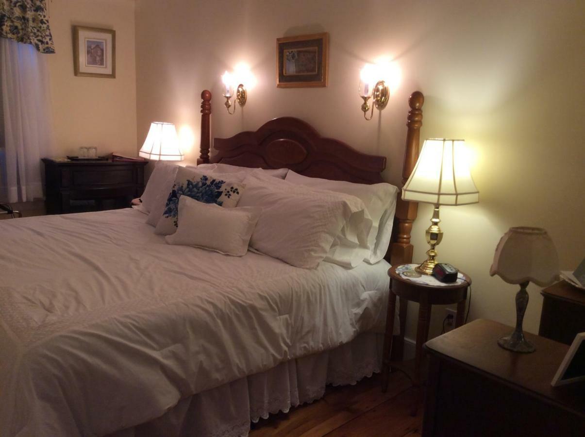 The Red Hook Country Inn, An "Old Rhinebeck" Bed & Breakfast ภายนอก รูปภาพ