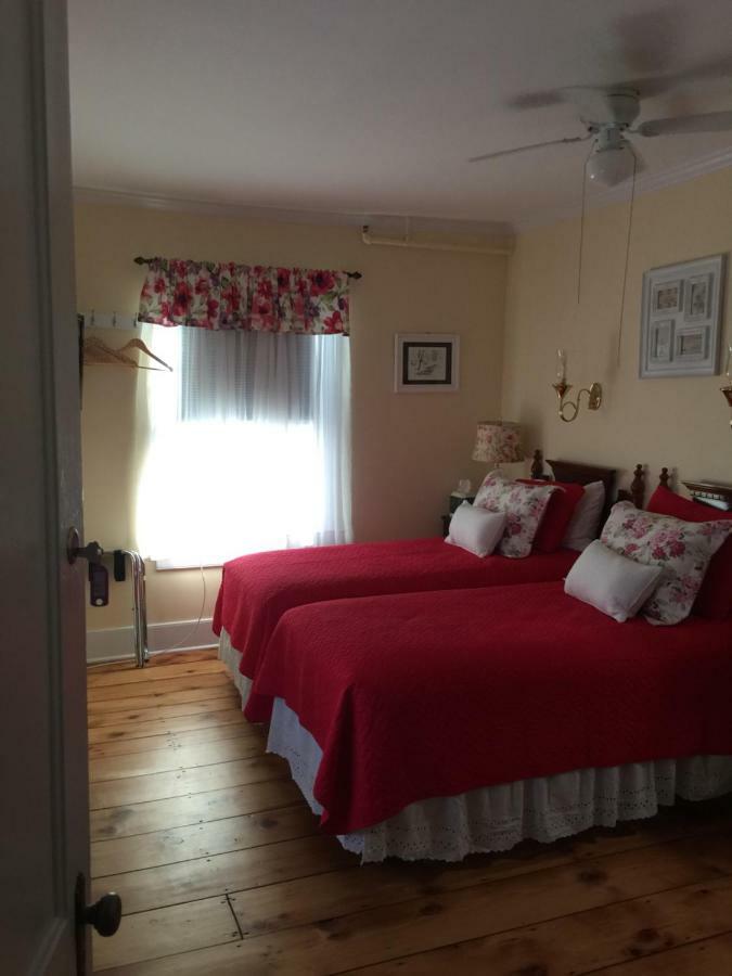 The Red Hook Country Inn, An "Old Rhinebeck" Bed & Breakfast ภายนอก รูปภาพ