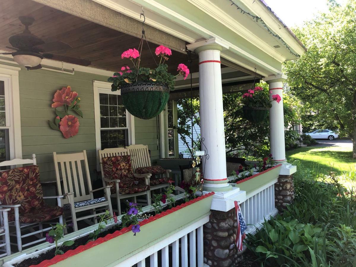 The Red Hook Country Inn, An "Old Rhinebeck" Bed & Breakfast ภายนอก รูปภาพ