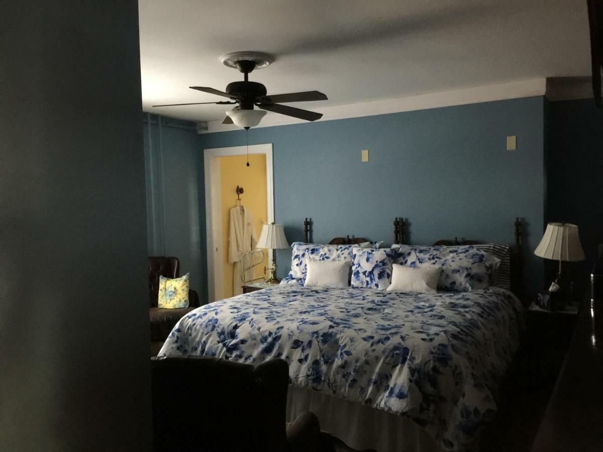 The Red Hook Country Inn, An "Old Rhinebeck" Bed & Breakfast ภายนอก รูปภาพ