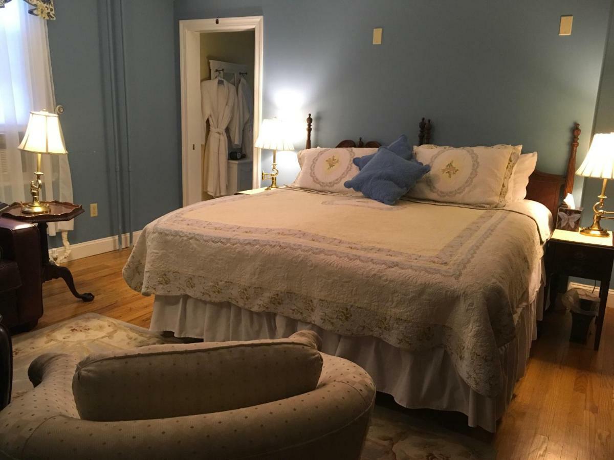 The Red Hook Country Inn, An "Old Rhinebeck" Bed & Breakfast ภายนอก รูปภาพ