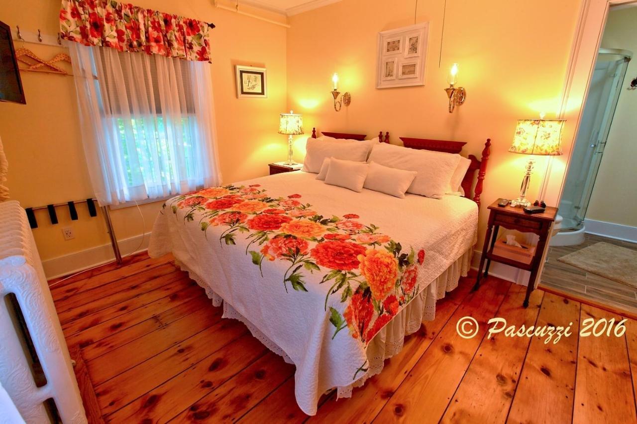 The Red Hook Country Inn, An "Old Rhinebeck" Bed & Breakfast ภายนอก รูปภาพ