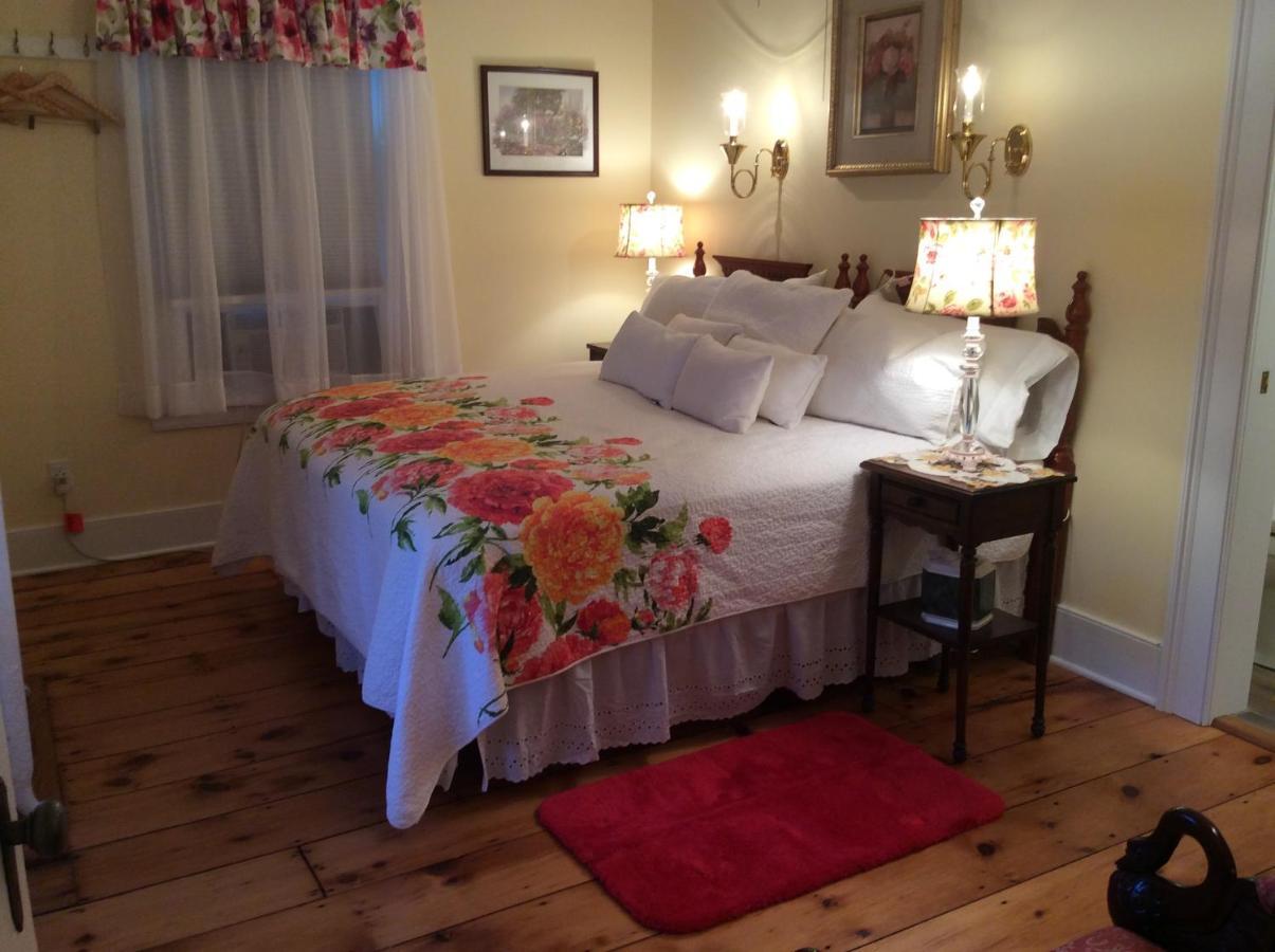 The Red Hook Country Inn, An "Old Rhinebeck" Bed & Breakfast ภายนอก รูปภาพ